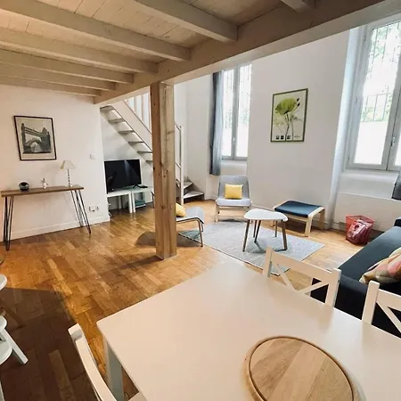 Beautiful Duplex Near Downtown *