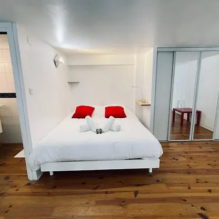 Beautiful Duplex Near Downtown *